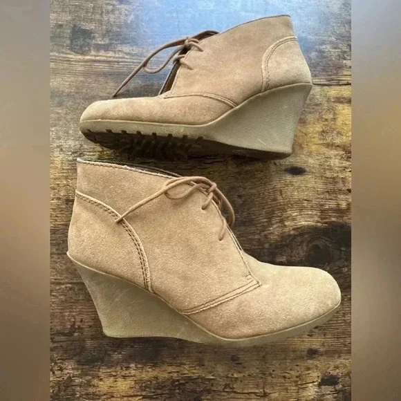 White Mountain | ladies Chestnut suede ankle boot. Size: 7.5M. - Picture 6 of 9